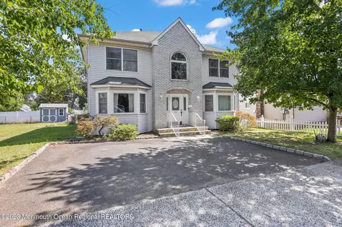 42 Hudson Ave, Keansburg, NJ 07734