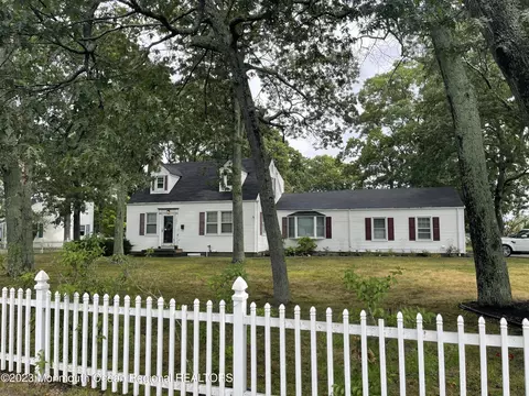 1035 Old Farm Rd, Point Pleasant, NJ 08742