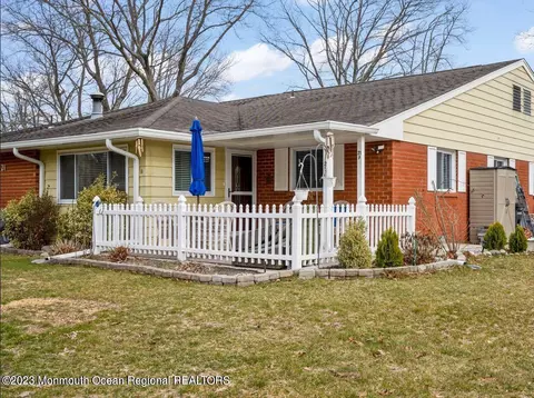 21 Cardinal St #A, Manchester, NJ 08759