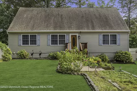 59 Willow St, Waretown, NJ 08758