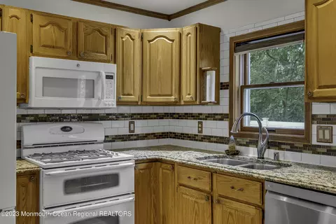 59 Willow St, Waretown, NJ 08758 photo 12
