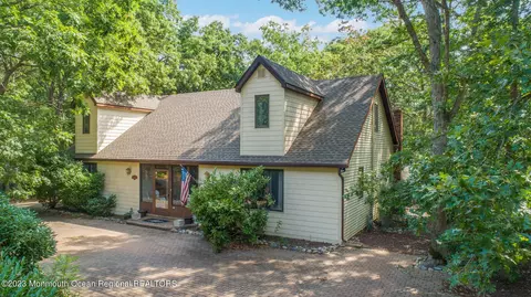 375 Golfview Dr, Manahawkin, NJ 08050