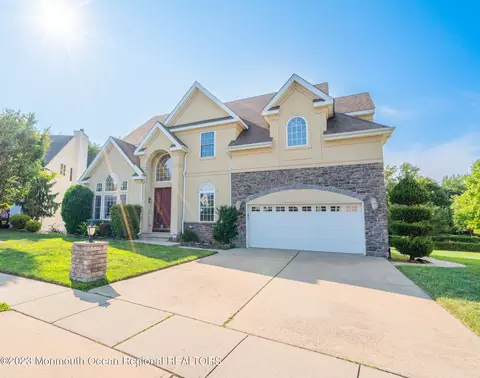 20 Bracken Ct, Howell, NJ 07731