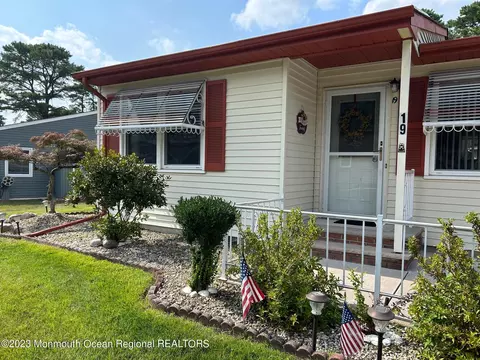 19 Orchard Dr #73, Whiting, NJ 08759