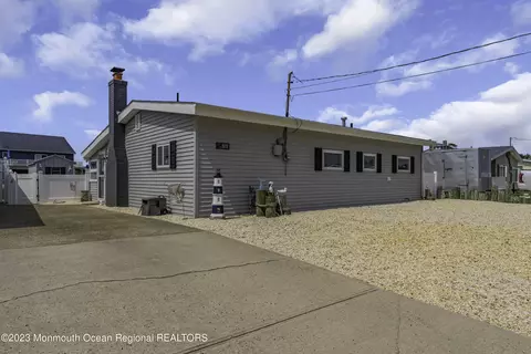 59 Lawrence Dr, Stafford, NJ 08050