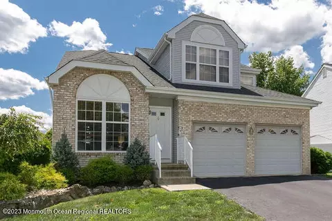 27 Brent Dr, Howell, NJ 07731