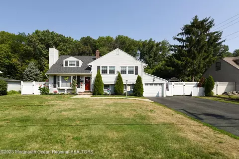 11 Woodsend Rd, Middletown, NJ 07748