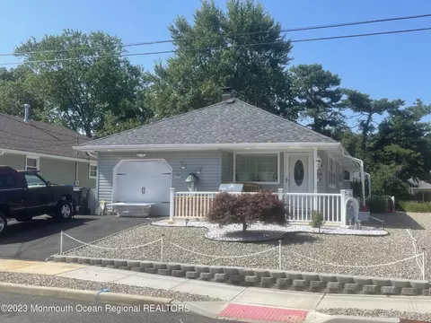 31 Mount Kilimanjaro Ln, Toms River, NJ 08753