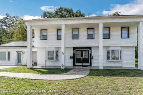 34 Winterberry Ln, Willingboro, NJ 08046
