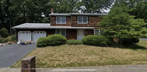 2 Brantford Ct, Marlboro, NJ 07746