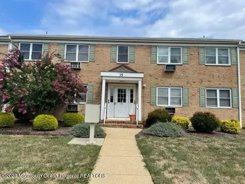 35 Manchester Ct #F, Freehold, NJ 07728