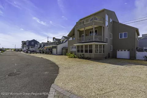 49 Boatmans Rd, Lavallette, NJ 08735