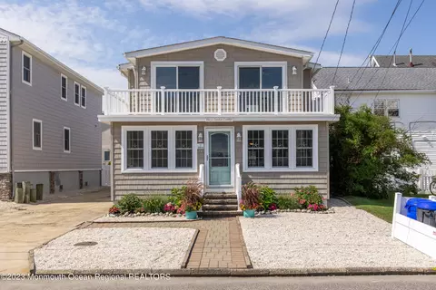 284 W 18th St, Ship Bottom, NJ 08008