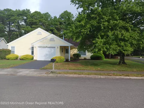 95 Sheffield Dr, Lacey, NJ 08734