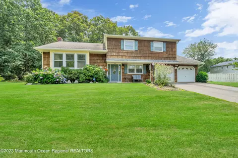 30 High Ridge Rd, Howell, NJ 07731