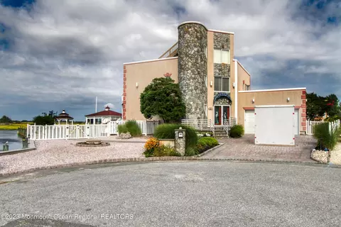 907 Indianola Dr, Forked River, NJ 08731