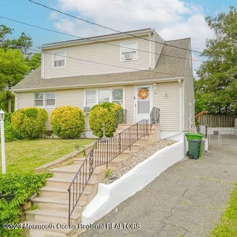 13 Robert Cir, South Amboy, NJ 08879