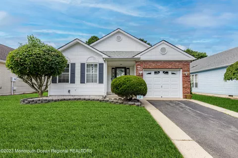 97 Nostrand Dr, Toms River, NJ 08757