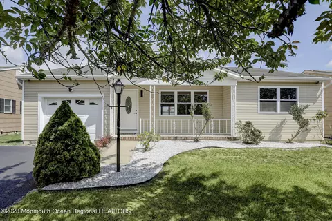 5 Westport Dr, Toms River, NJ 08757