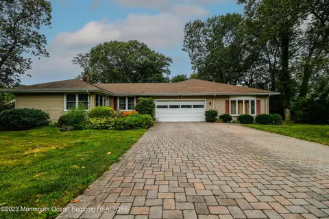 892 Briar Ave, Toms River, NJ 08753