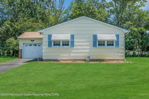 20 Sutherland Ct, Toms River, NJ 08757