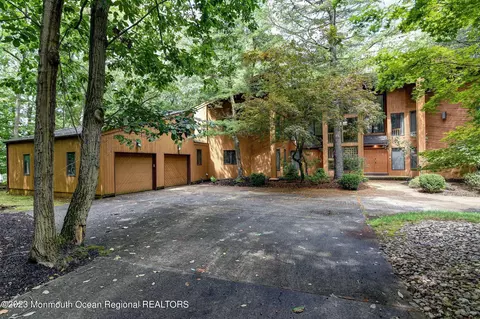 8 Doree Rd, Morganville, NJ 07751