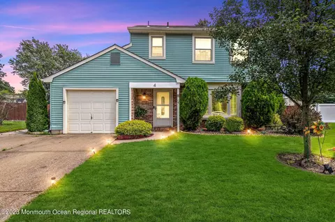 4 Thames Ln, Mount Holly, NJ 08060