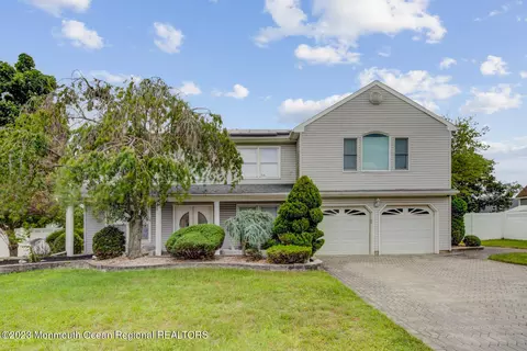 6 Buckingham Ct, Hazlet, NJ 07730