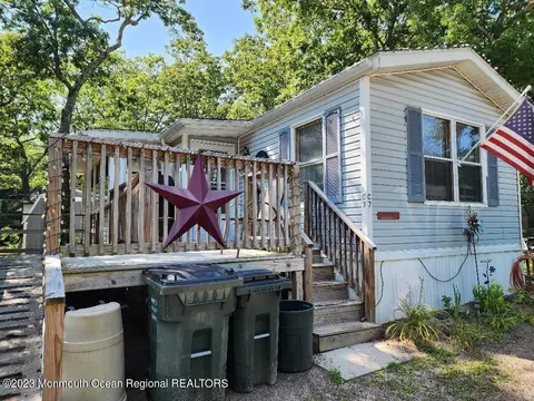 525 E Main St #C-7, Tuckerton, NJ 08087
