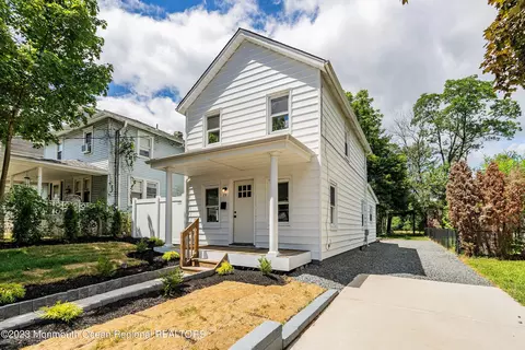 73 Main St, Englishtown, NJ 07726
