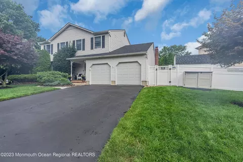 22 Davids Ln, Howell, NJ 07731