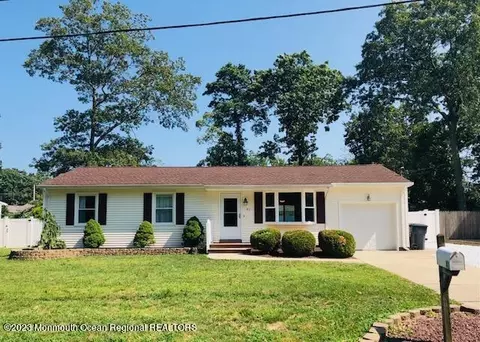 41 Delmar Dr, Brick, NJ 08723