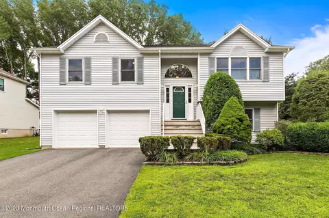 22 Rutgers Dr, Tinton Falls, NJ 07724