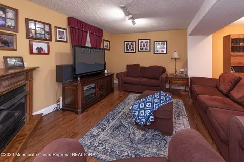 7 Hampton Rd, Howell, NJ 07731 photo 24