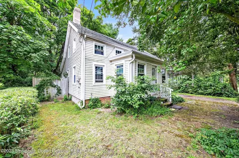 89 Memorial Dr, Barnegat, NJ 08005