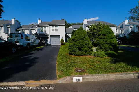 69 Malibu Dr, Eatontown, NJ 07724