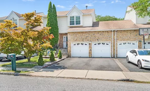 12 Hummingbird Ct, Marlboro, NJ 07746