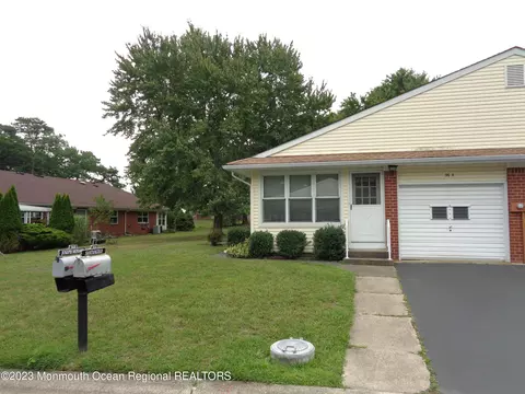 36 A Snowberry Ln, Whiting, NJ 08759