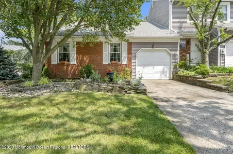 11 Oak Ln, Eatontown, NJ 07724