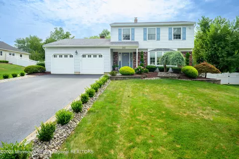 315 Betsy Ross Dr, Freehold, NJ 07728