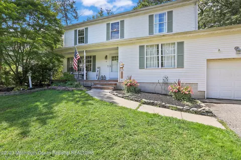 5 Morgan Dr, Barnegat, NJ 08005
