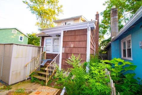 373 Shoreland Cir, Laurence Harbor, NJ 08879