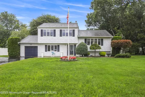 16 Whitman Blvd, Manalapan, NJ 07726
