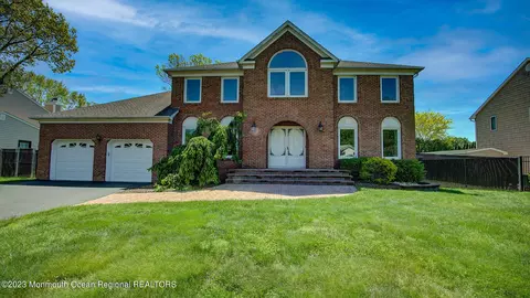 51 Templar Rd, Manalapan, NJ 07726