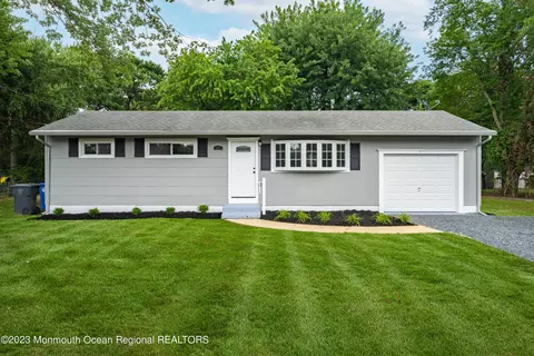 39 Maplewood Dr, Brick, NJ 08723