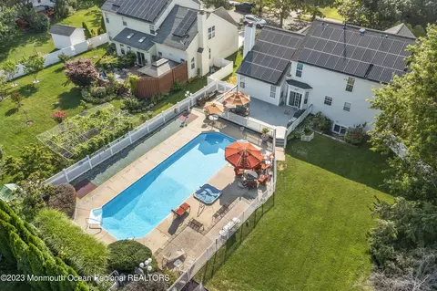 1 Wendover Rd, East Windsor, NJ 08520