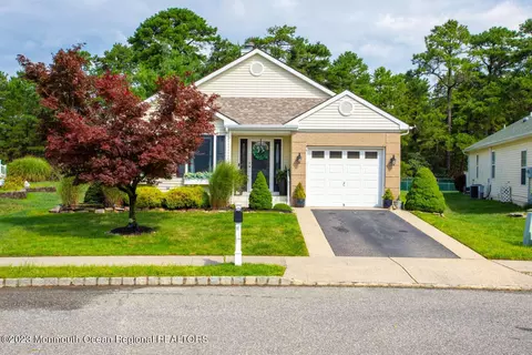 9 Cancun St, Toms River, NJ 08757