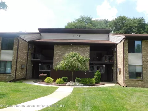 67 Overlook Way #B, Manalapan, NJ 07726