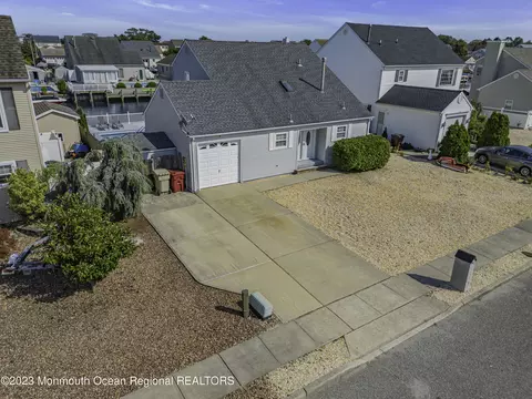 75 Top Sail Ct, Bayville, NJ 08721