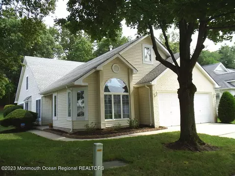 1517 Burr Oak Rd, Toms River, NJ 08755
